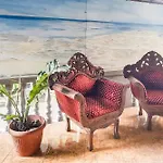 Oyo 91755 Priska Kost Dan Homestay
