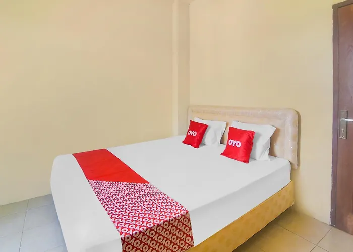 Oyo 91755 Priska Kost Dan Homestay