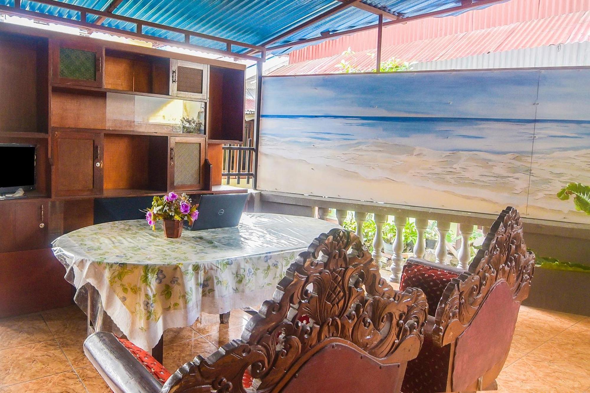 Oyo 91755 Priska Kost Dan Hotel 2*