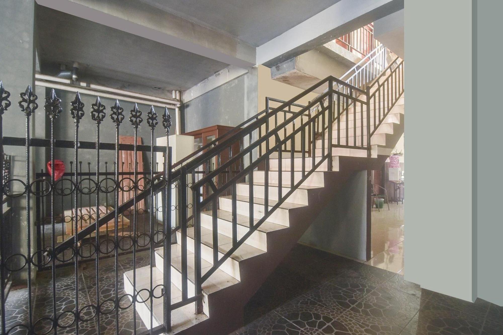 Oyo 91755 Priska Kost Dan Hotel Manado