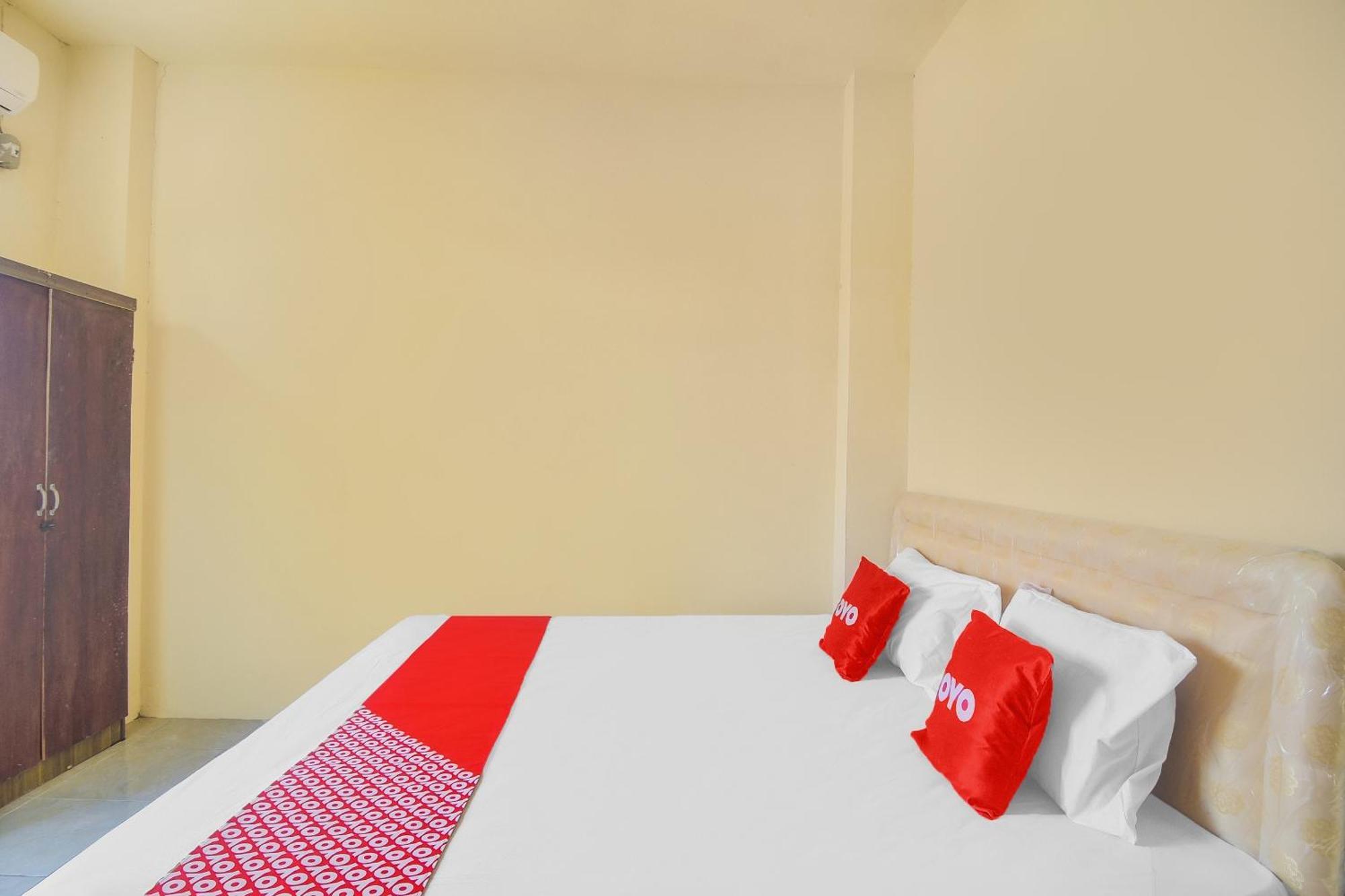 Oyo 91755 Priska Kost Dan Hotel 2*
