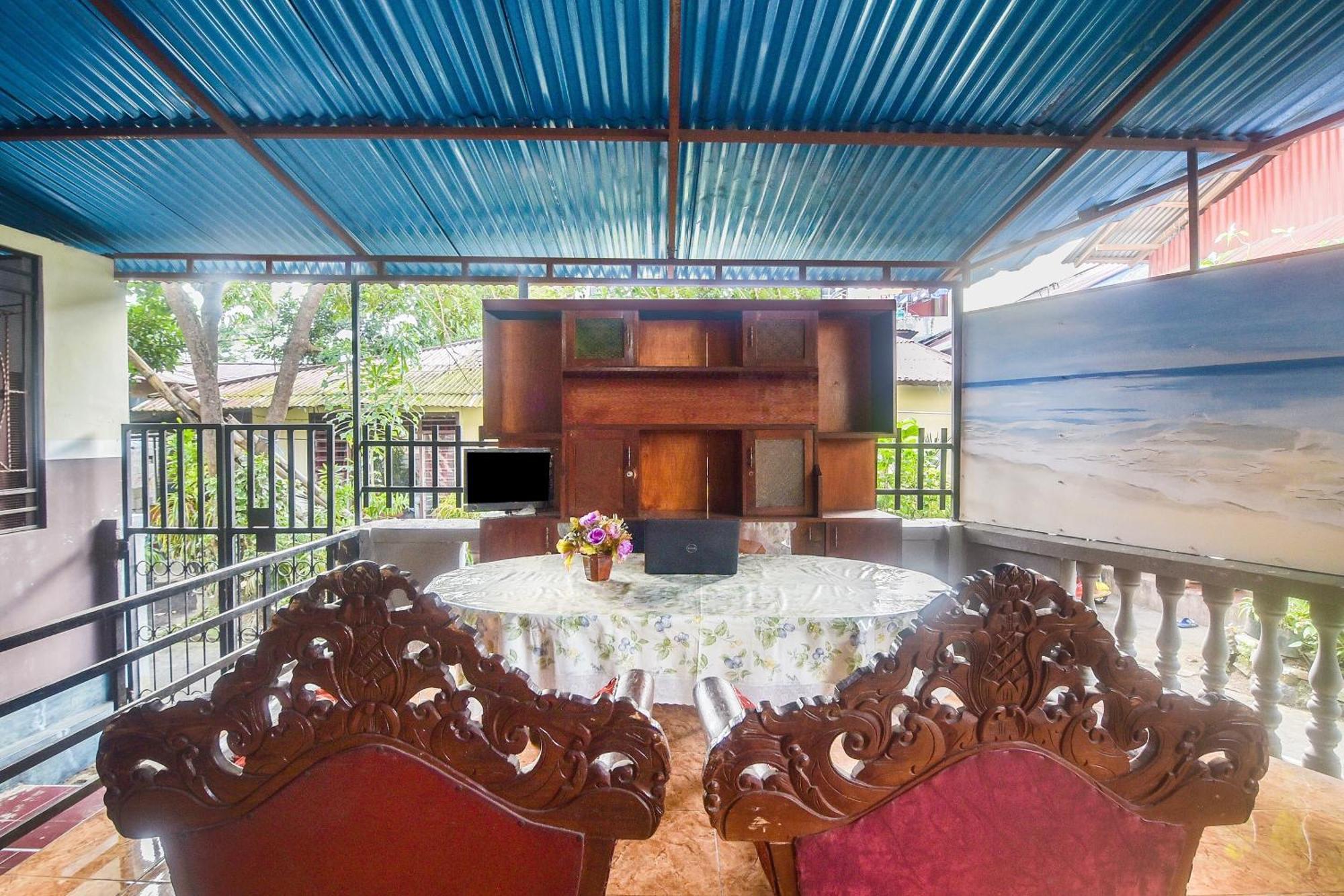 Oyo 91755 Priska Kost Dan Manado