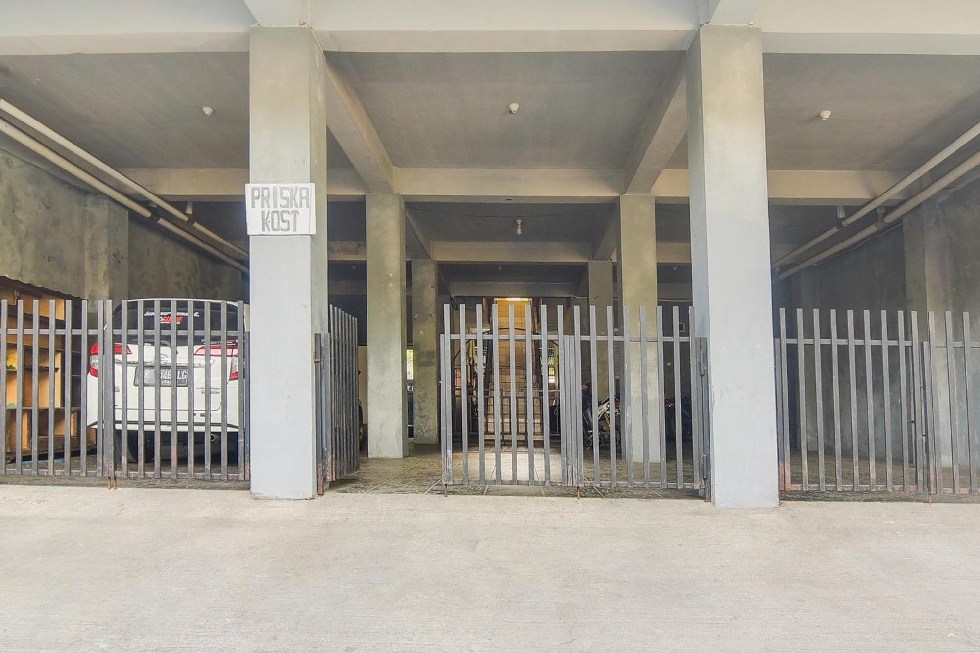 Oyo 91755 Priska Kost Dan Hotel