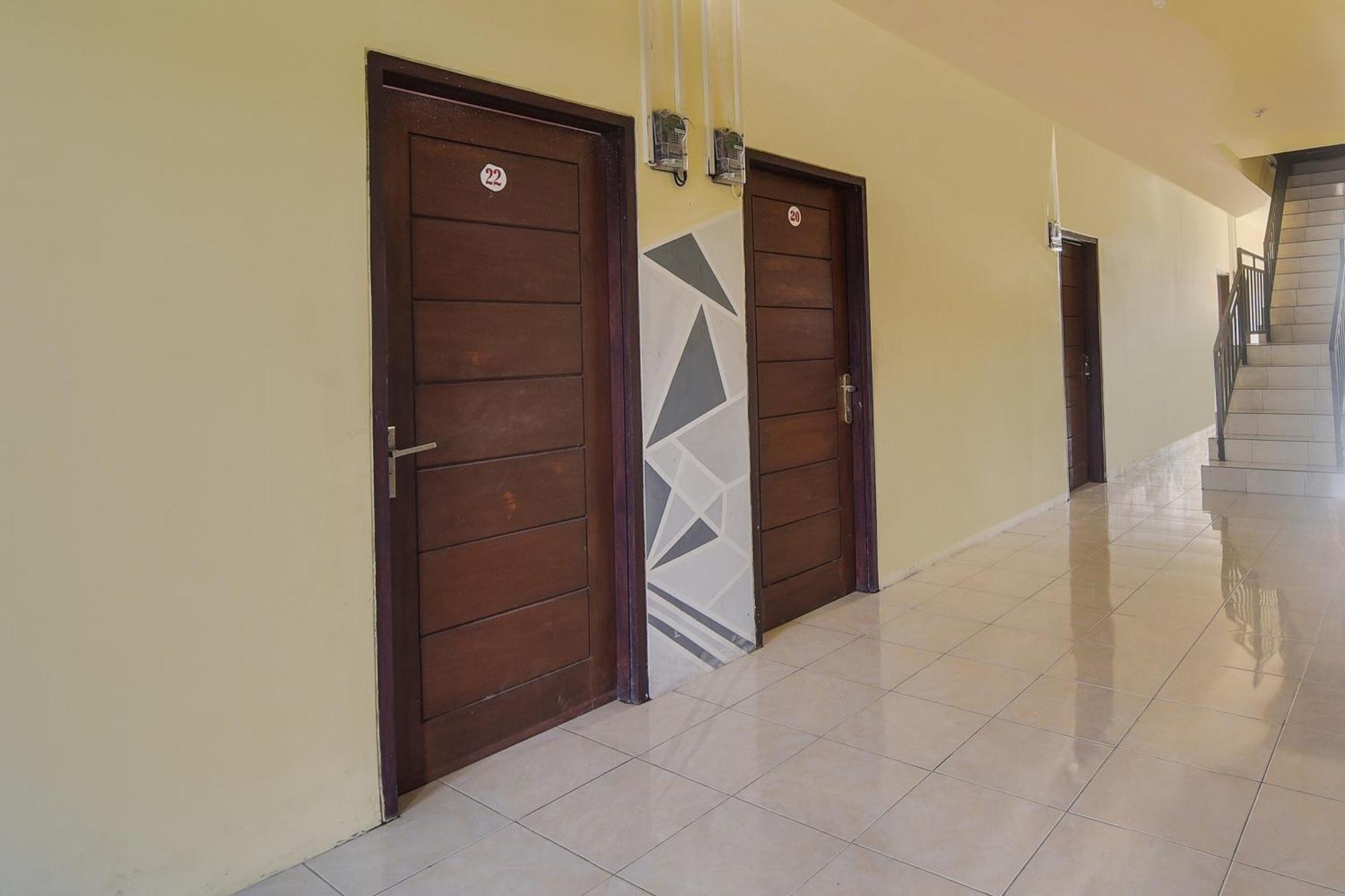 Hotel Oyo 91755 Priska Kost Dan 2*